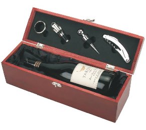 מארז יוקרתי לבקבוק יין עם סט פותחנים בקופסת עץ